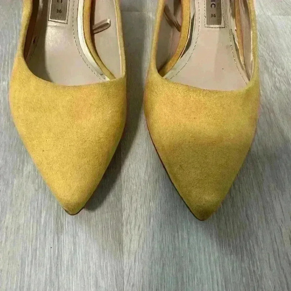 5. Zara Pointed-Toe Suede Block Heel Pumps in Yellow s 36 - Picture 4 of 12